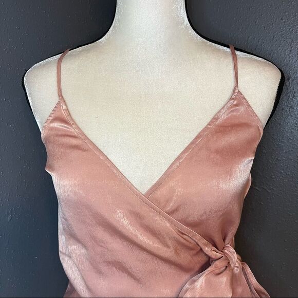 Lovers and Friends Wrap tank/crop top with side bow closure - Picture 2 of 9